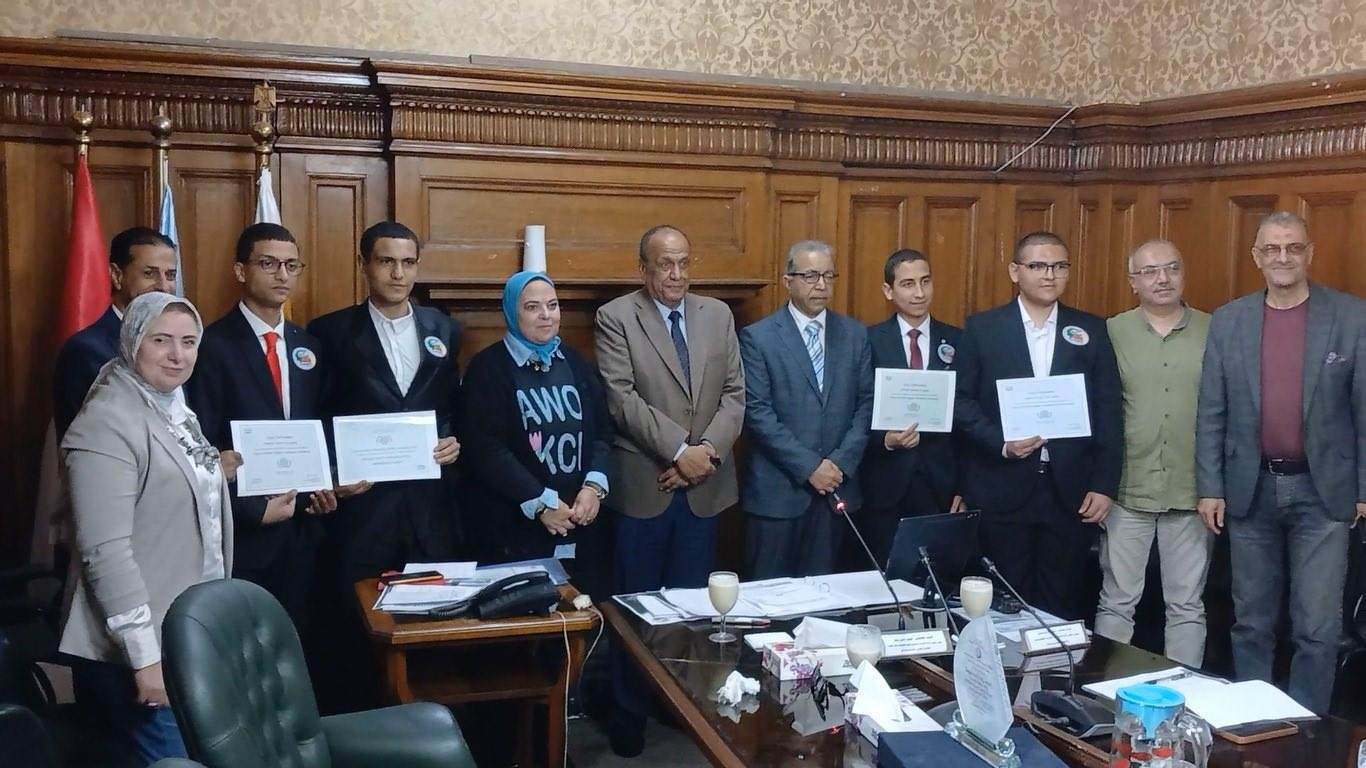 تكريم أوائل مدرسة مياه الشرب والصرف الصحي بالإسكندرية الحاصلين على الرخص الدولية ضمن مبادرة “المليون رخصة” …